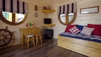 Les Roulottes Et De La Champagne Apartment *